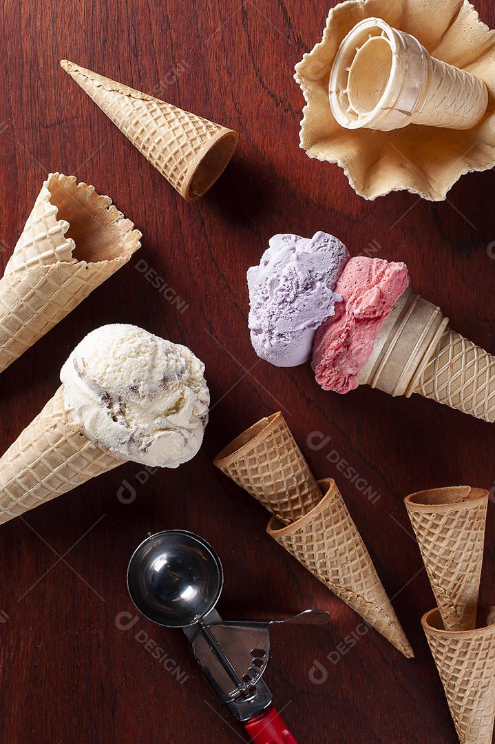 sorvete de morango, uva e baunilha JPG