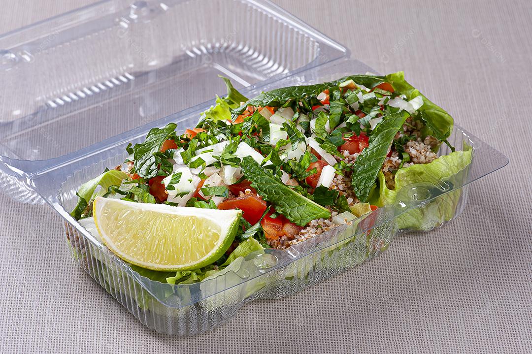 Salada refrescante da culinária libanesa JPG