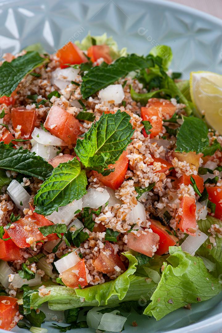 Prato Com Salada Alface Tomate