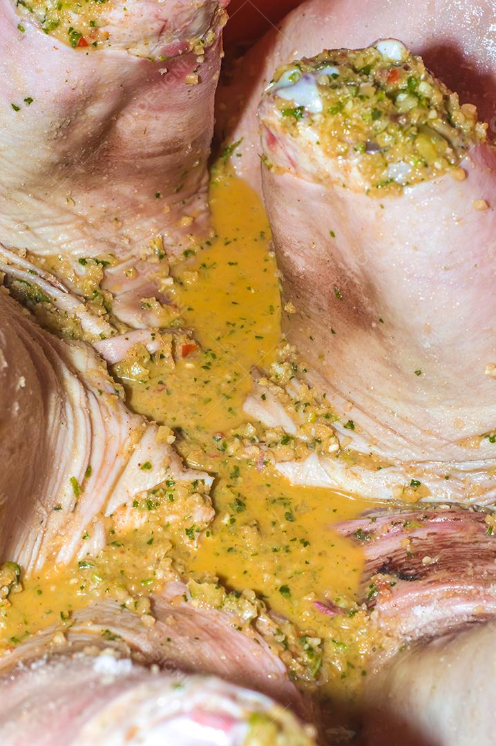 Fotos Jarrete de porco orgânico fresco de fazenda conceito alimentos junta porco temperado