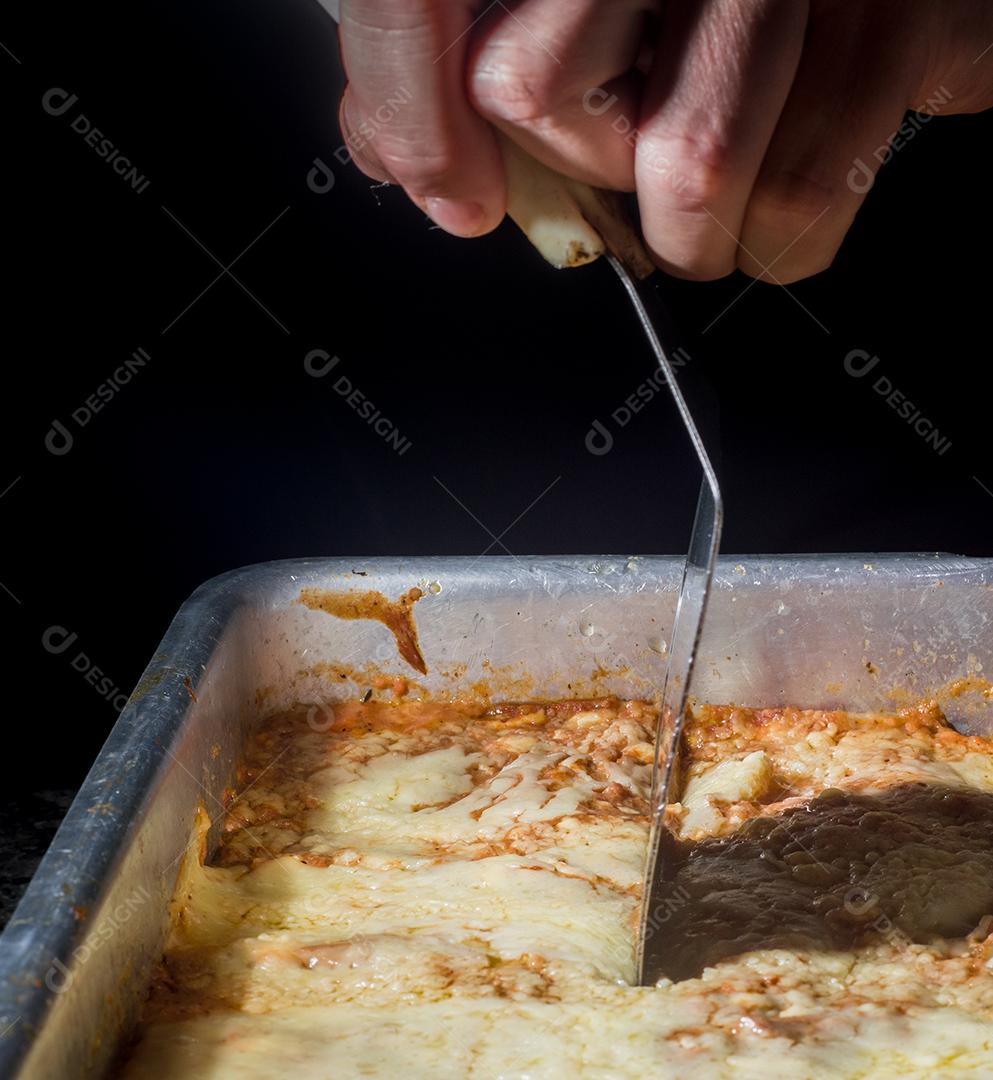 Fotos Lasanha à bolonhesa com carne de porco desfiada