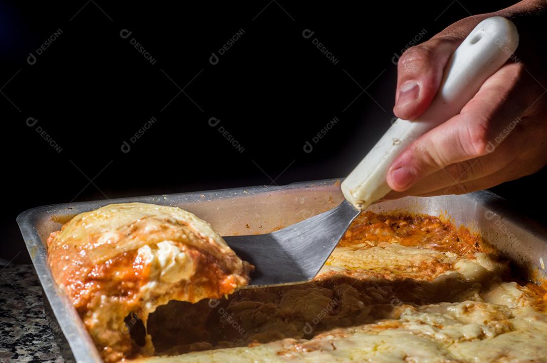 Fotos Lasanha à bolonhesa com carne de porco desfiada