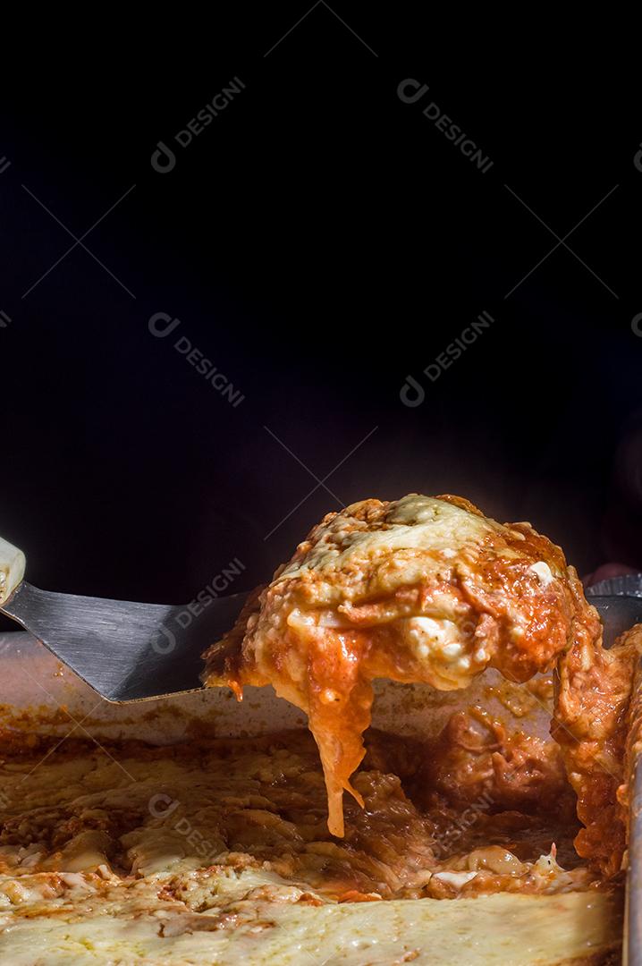 Fotos Lasanha à bolonhesa com carne de porco desfiada