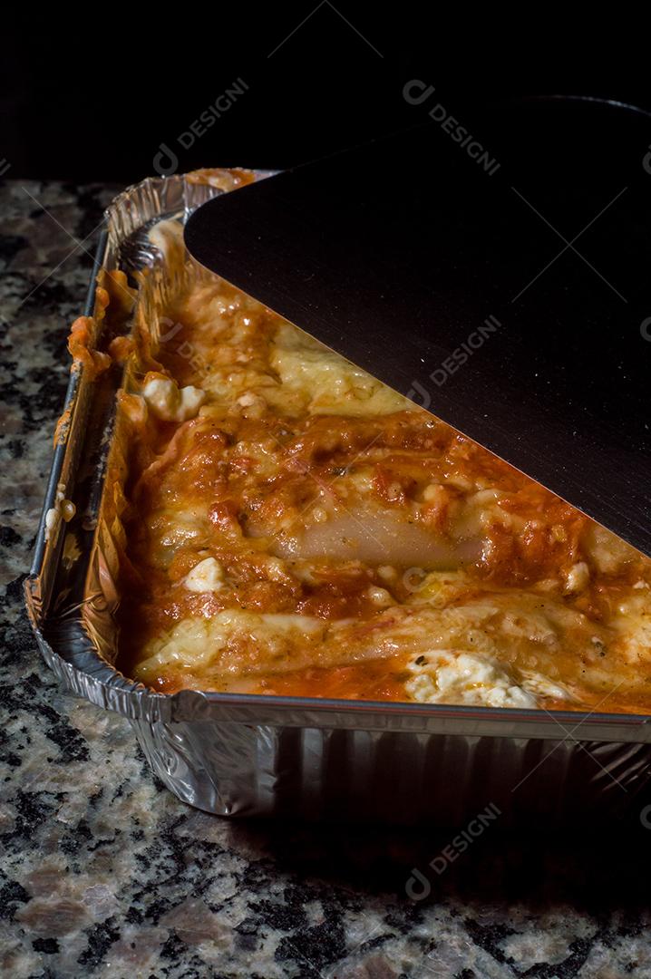 Fotos Lasanha à bolonhesa com carne de porco desfiada