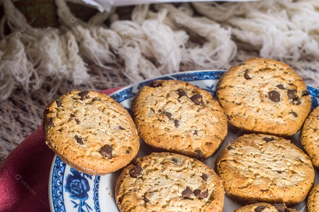 Biscoito sozinho com lascas de chocolate