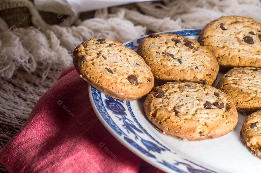 Biscoito sozinho com lascas de chocolate