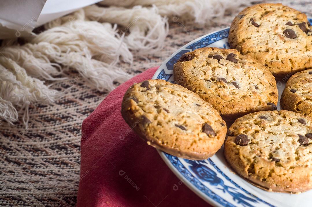 Biscoito sozinho com lascas de chocolate