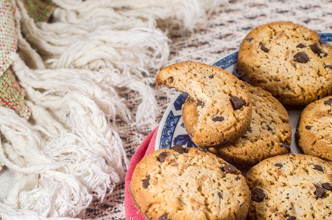 Biscoito sozinho com lascas de chocolate
