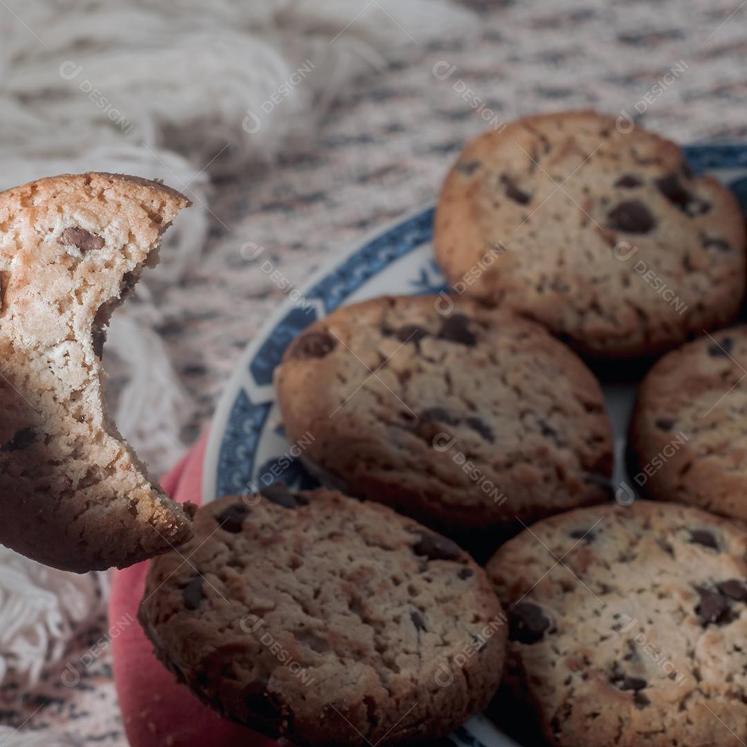 Biscoito sozinho com lascas de chocolate