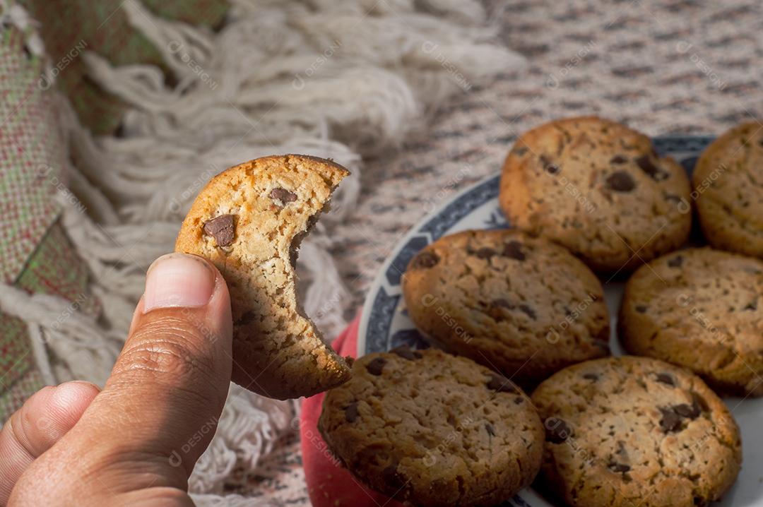 Biscoito sozinho com lascas de chocolate