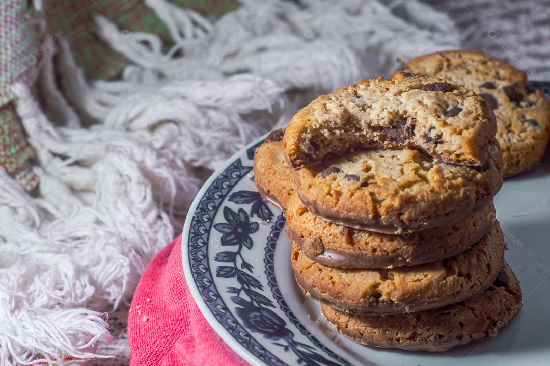 Biscoito sozinho com lascas de chocolate