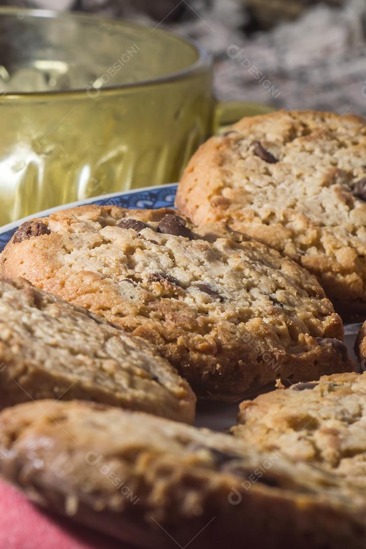 Biscoito sozinho com lascas de chocolate