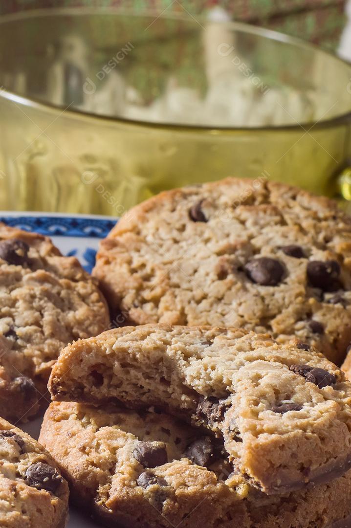 Biscoito sozinho com lascas de chocolate