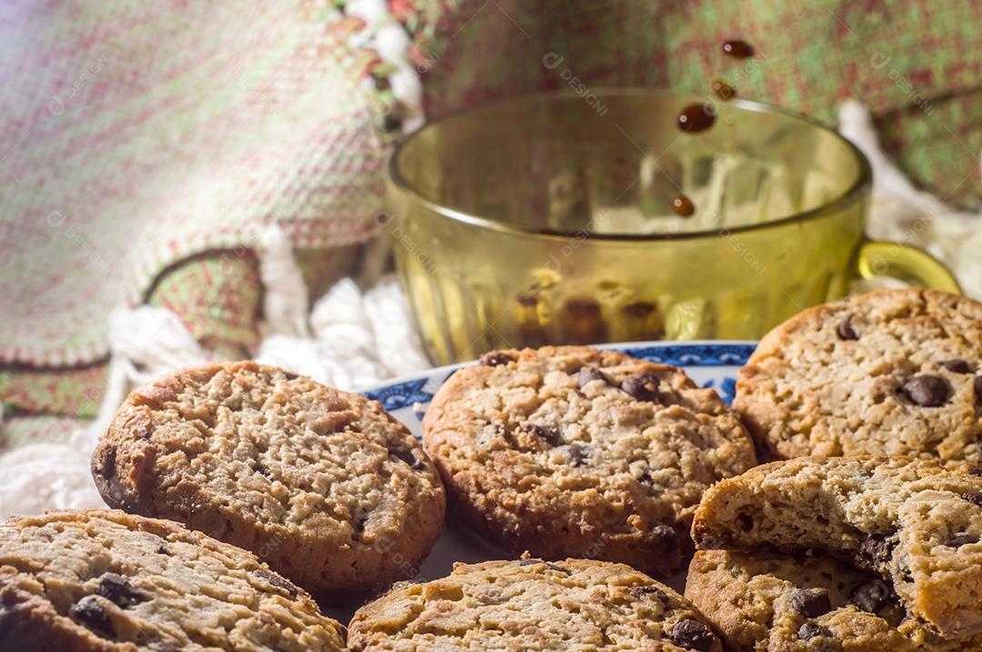 Biscoito sozinho com lascas de chocolate