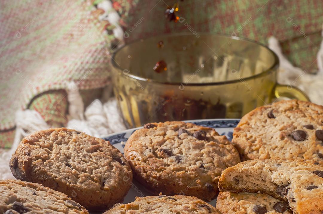 Biscoito sozinho com lascas de chocolate
