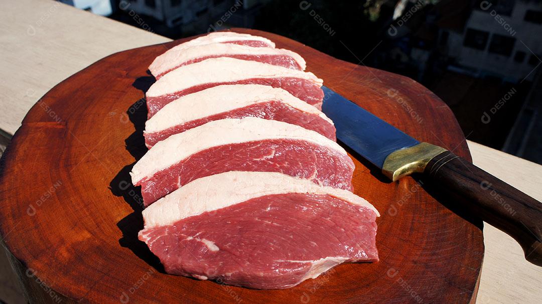 Foto Picanha Crua Carne Tradicional Brasileira Em Fundo de Madeira