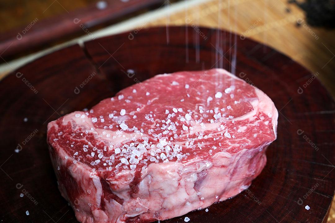 Foto Entrecote ou Bife de Costela Churrasco Brasileiro de Carne Crua