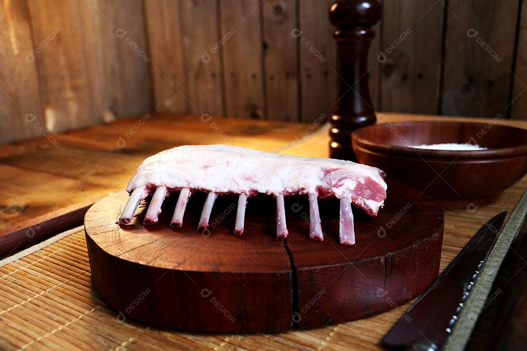 Foto Assado de Tira Bife Grelhado na Grelha Com Osso Carne na Parte da Costela do Boi