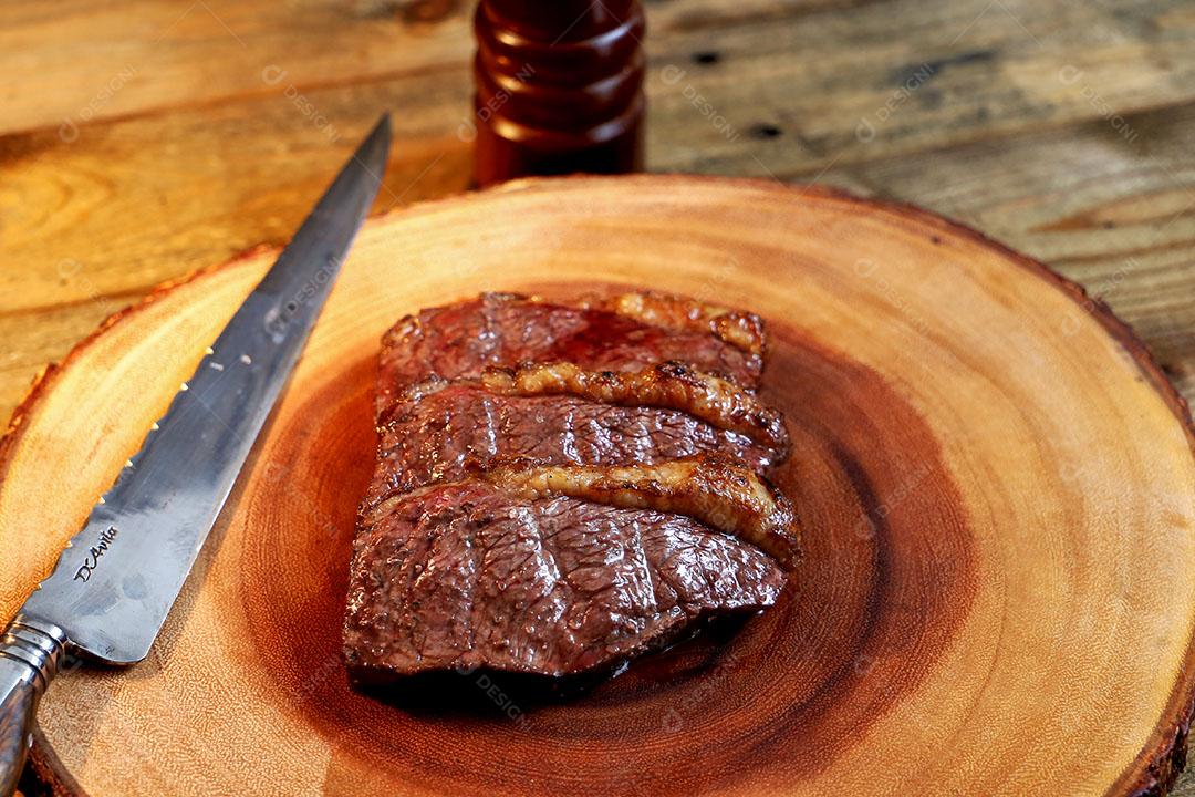 Photo Traditional Picanha Brazilian Rare Meat for Barbecue Grilled Steak In A Bela