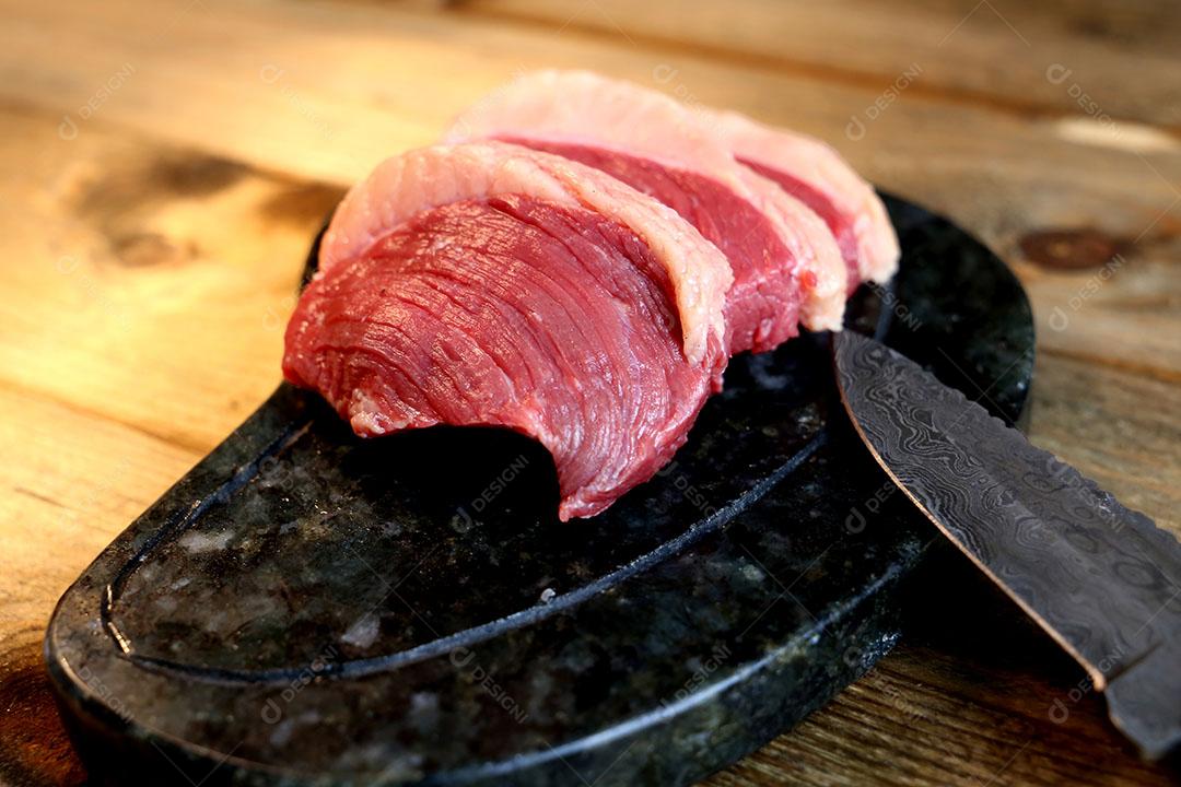 Foto Picanha Crua Carne Tradicional Brasileira Em Fundo de Madeira