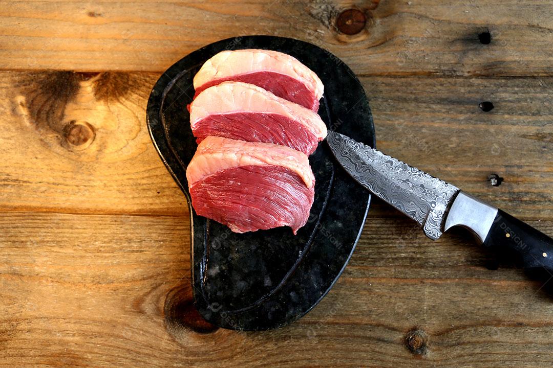 Picanha Crua Carne Tradicional Brasileira Em Fundo de Madeira Imagem JPG