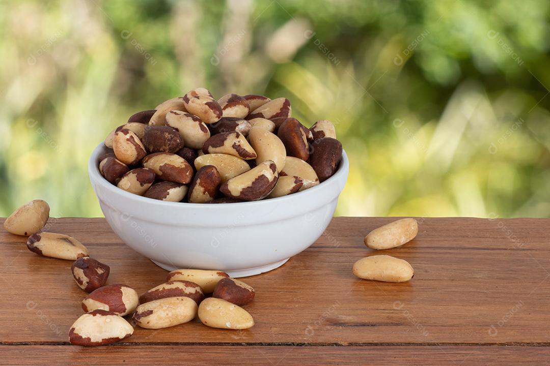 Castanha Brasileira Conhecida Castanha Pará Tigela Formato de Coraçao Imagem JPG
