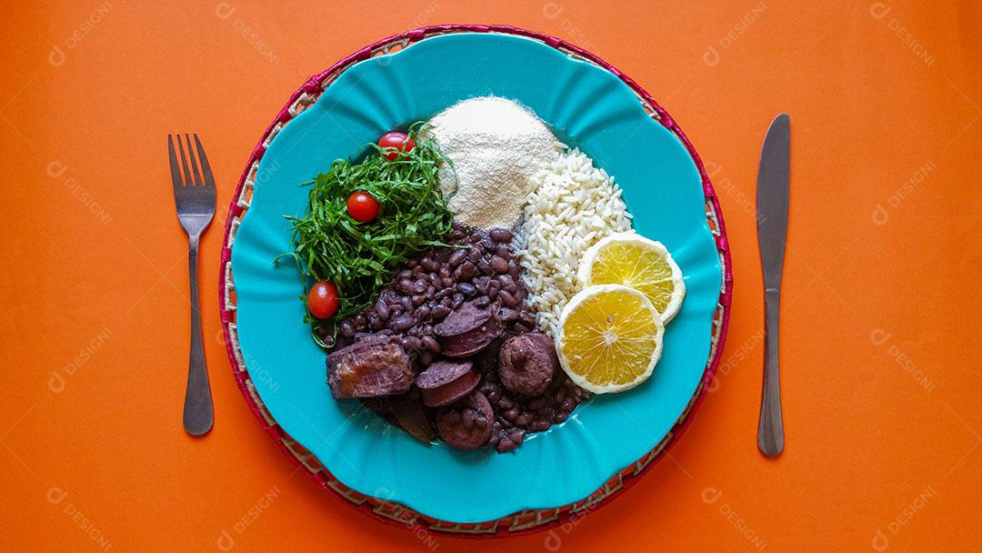 Foto Prato de Feijoada de Comida Típica Brasileira Vista Superior