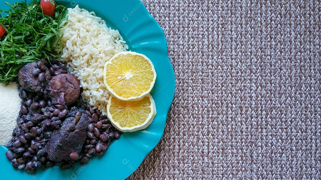 Prato de Feijoada de Comida Típica Brasileira Vista Superior Imagem JPG