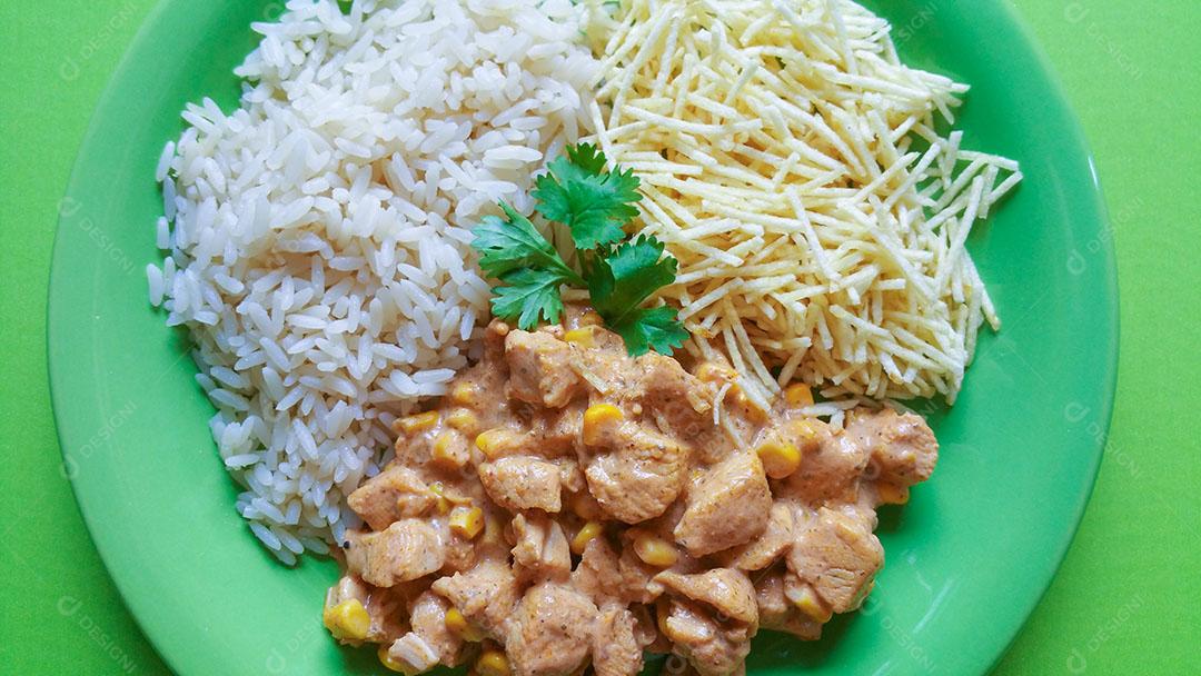 Prato de Comida Com Strogonoff Tradicional Imagem JPG