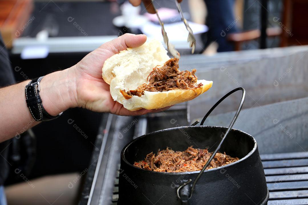 Comida Pão com Carne de Porco Desfiado Imagem JPG