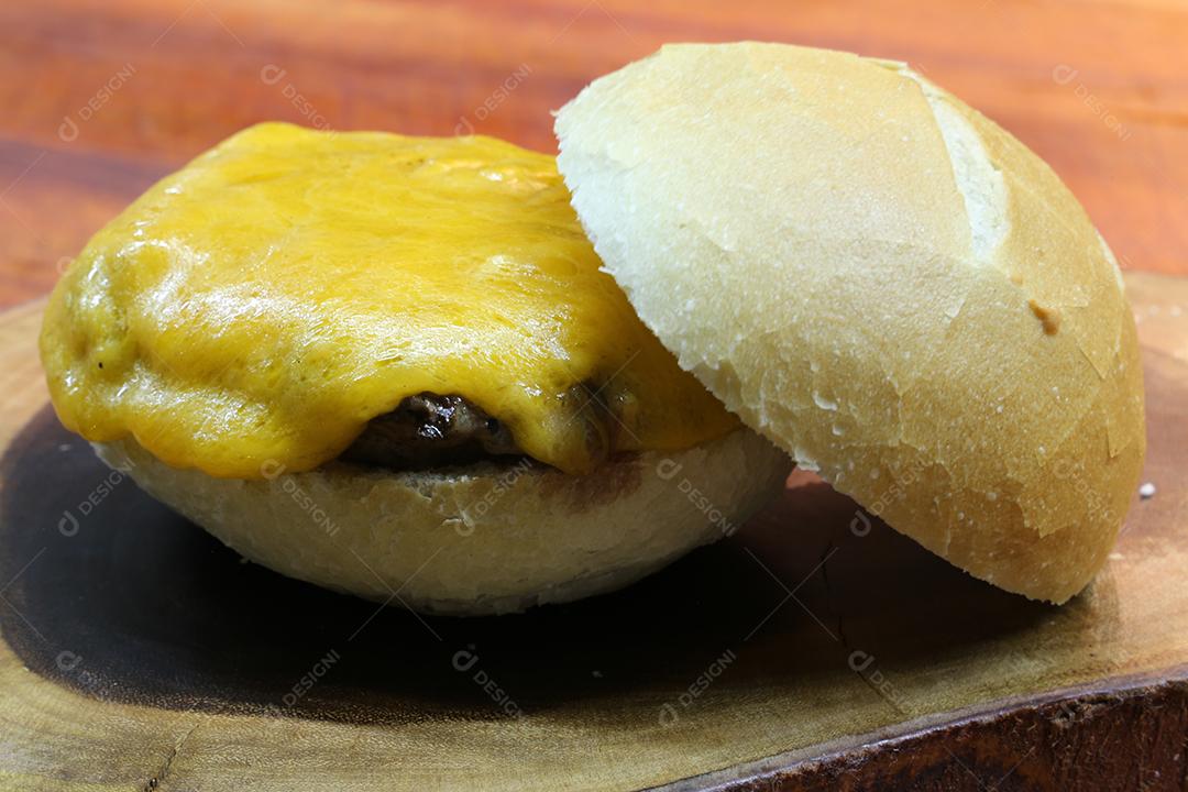 Fotos Hambúrguer Com Queijo Tomate e Pão Feito na Churrasqueira