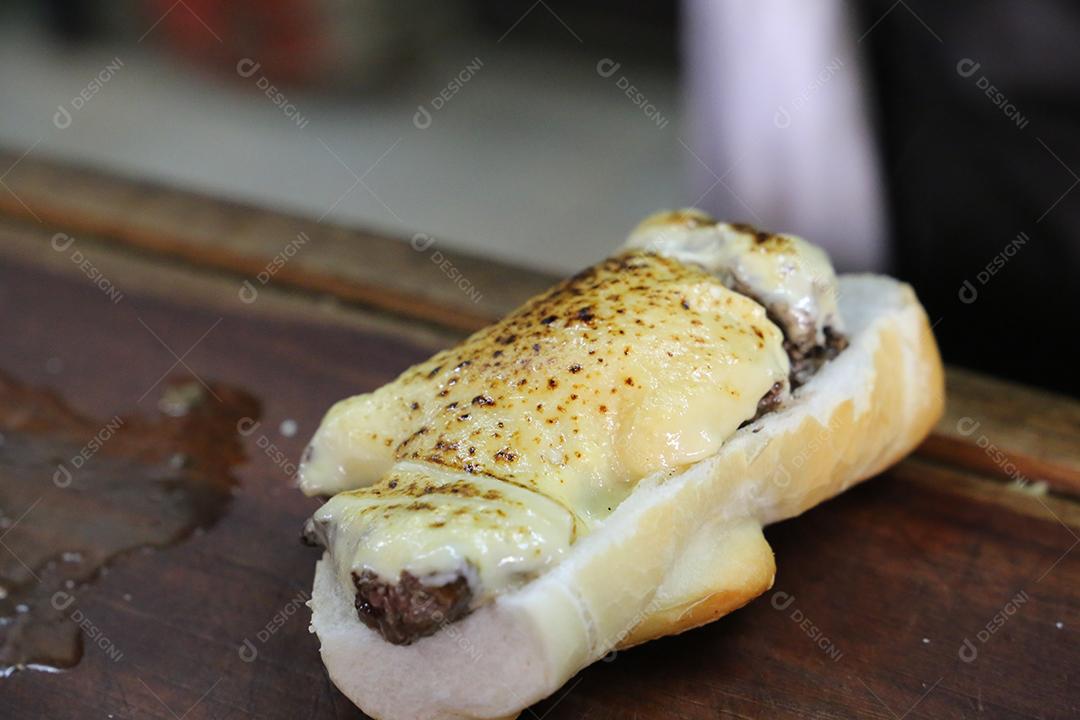 sanduíche de carne e queijo. carne de churrasco JPG