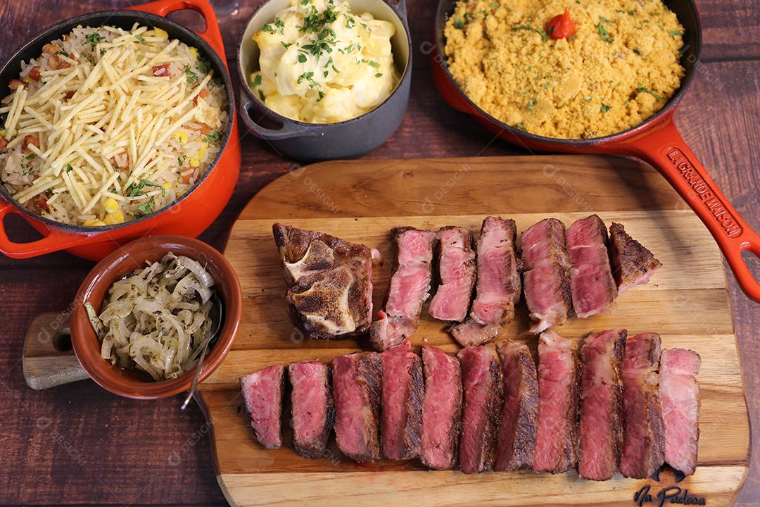 carne assada com palha batata, farofa cebola JPG