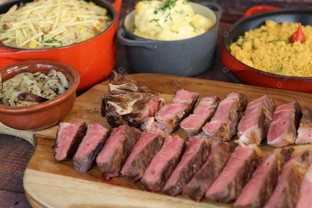 carne assada com palha batata, farofa cebola JPG