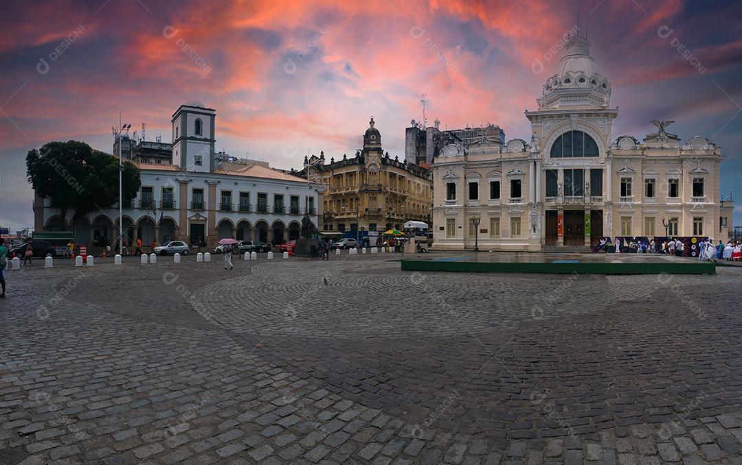 Foto panorâmica da praça em frente ao elevador lacerda em salvador bahia brasil