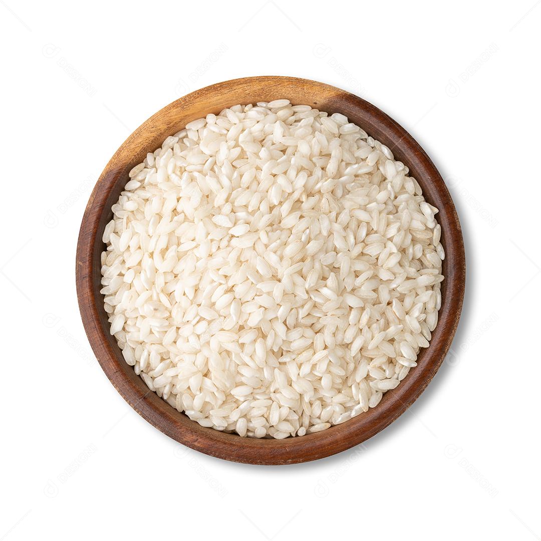 Arroz de risoto de carnaroli cru em uma tigela isolada sobre backgro branco JPG