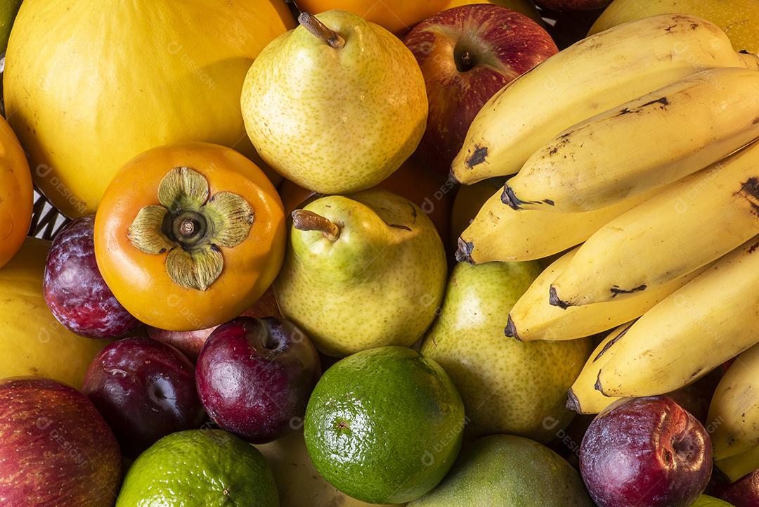 Cesta de frutas. Maçã, limão, manga, ameixa, melão, banana JPG