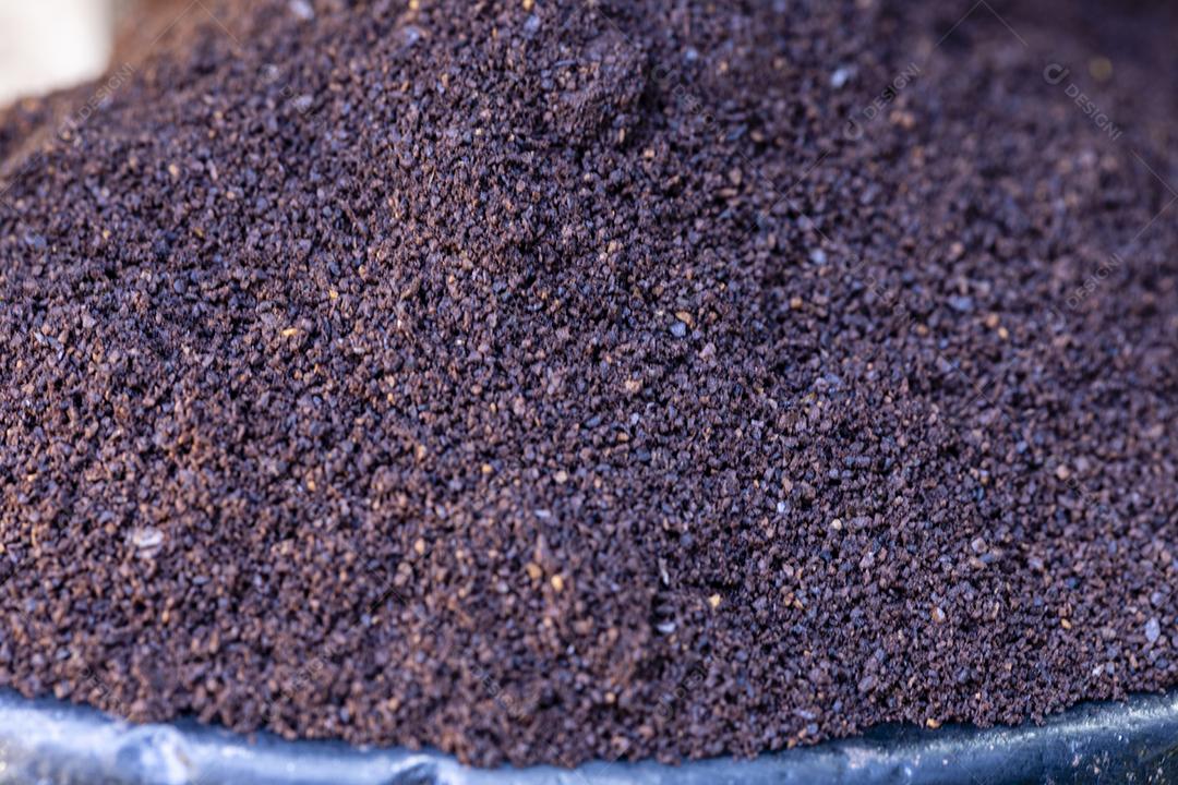 Café moído no moedor manual Imagem JPG