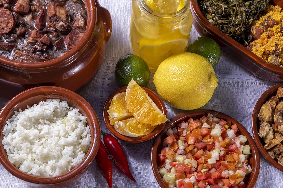 Feijoada a tradição da culinária brasileira e comidas típicas Imagem JPG