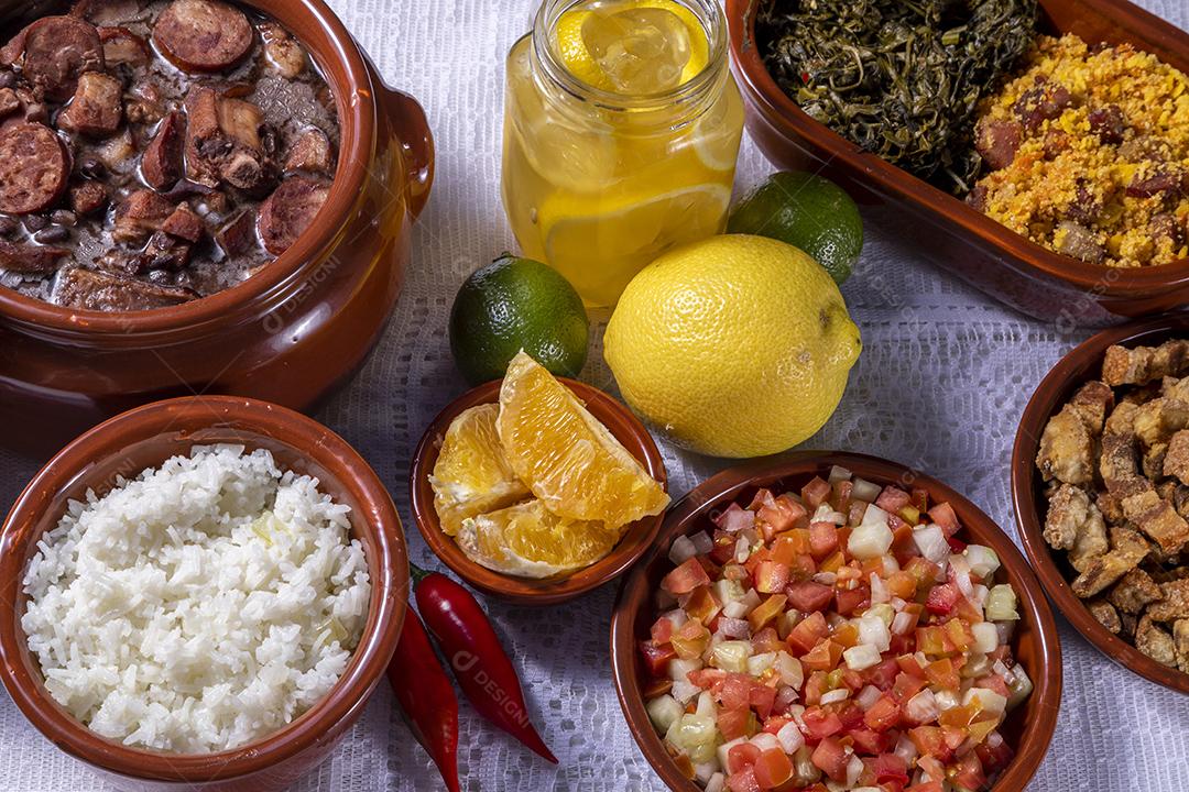 Feijoada a tradição da culinária brasileira e comidas típicas Imagem JPG