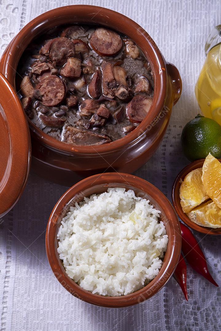 Feijoada a tradição da culinária brasileira e comidas típicas Imagem JPG