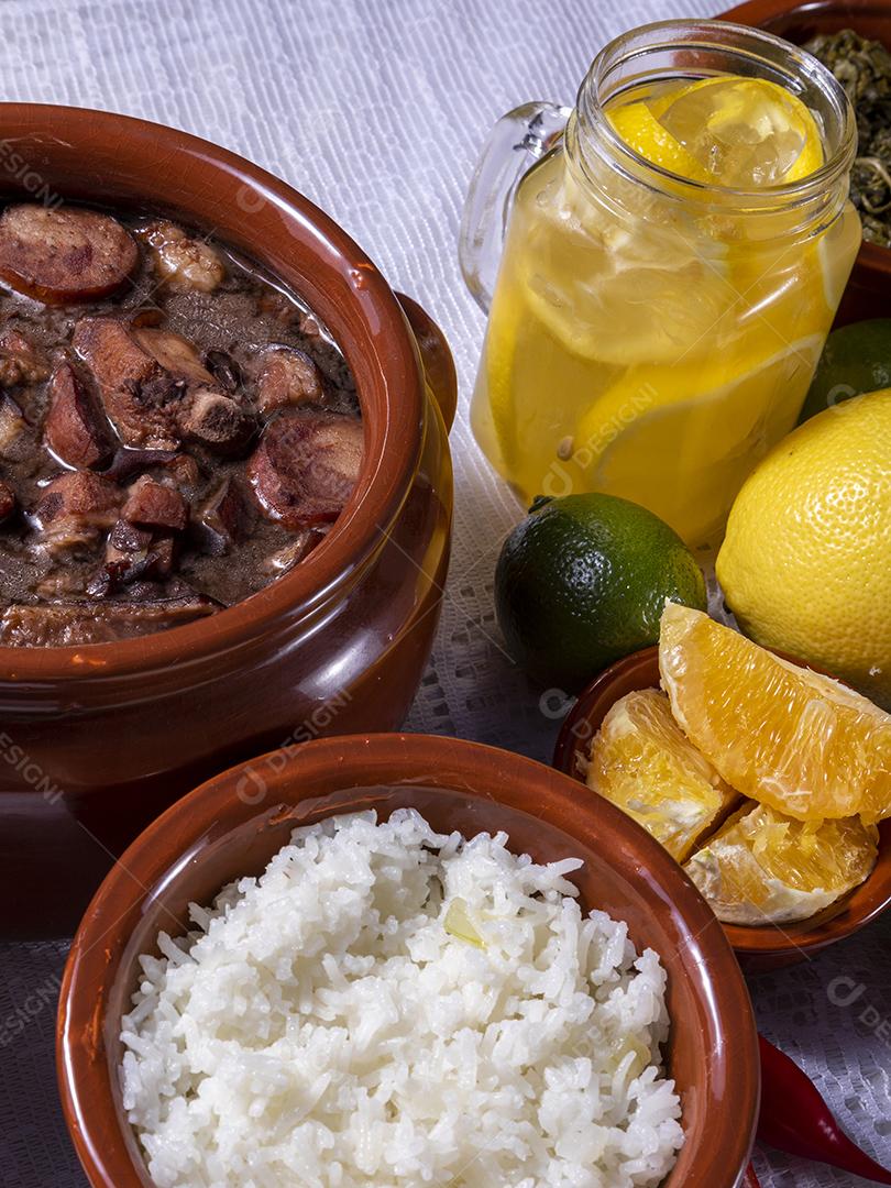 Feijoada a tradição da culinária brasileira e comidas típicas Imagem JPG