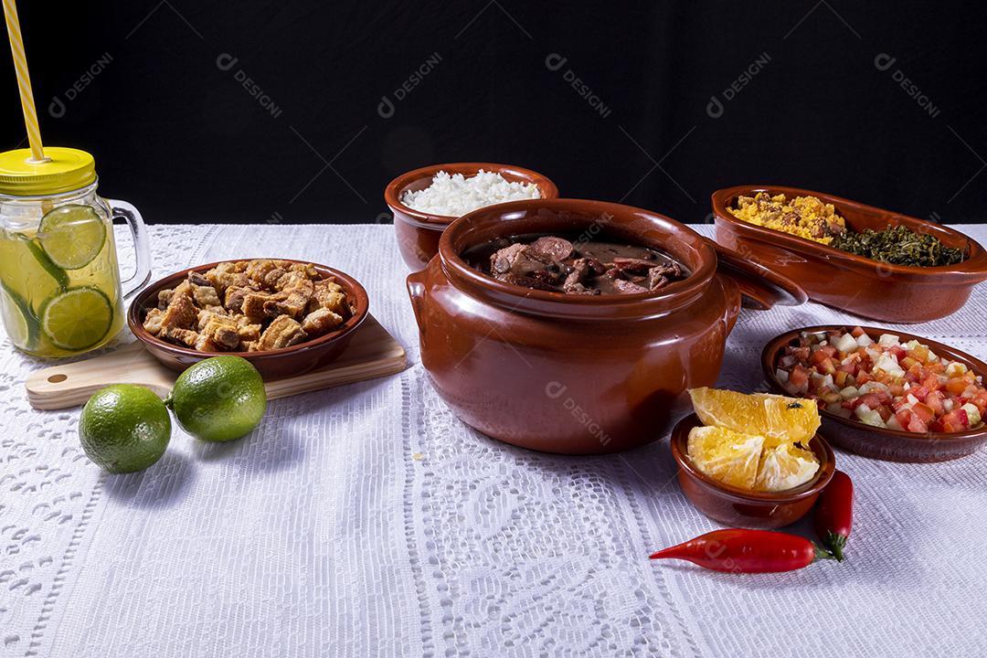 Feijoada a tradição da culinária brasileira e comidas típicas Imagem JPG