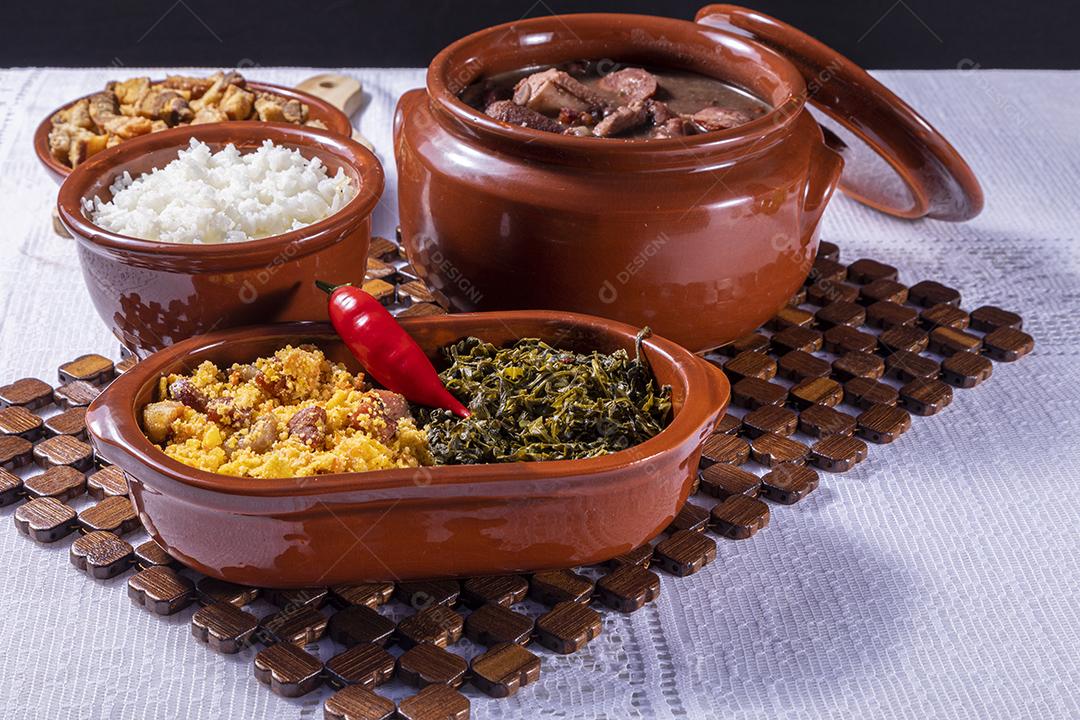 Feijoada a tradição da culinária brasileira e comidas típicas Imagem JPG