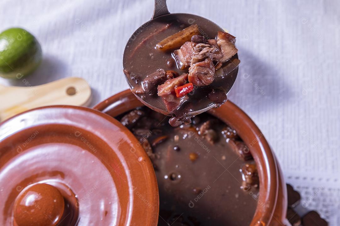 Feijoada, a tradição da culinária brasileira Imagem JPG