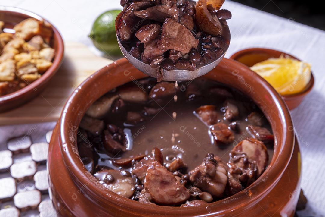 Feijoada, a tradição da culinária brasileira Imagem JPG