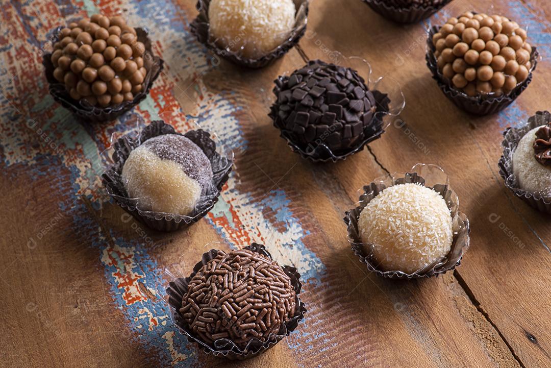 Brigadeiro. Típico doce brasileiro. Muitos tipos de brigadistas