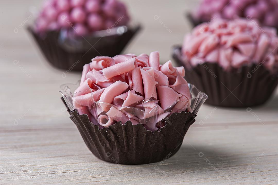 Brigadeiro de frutas vermelhas gourmet. Doce típico brasileiro