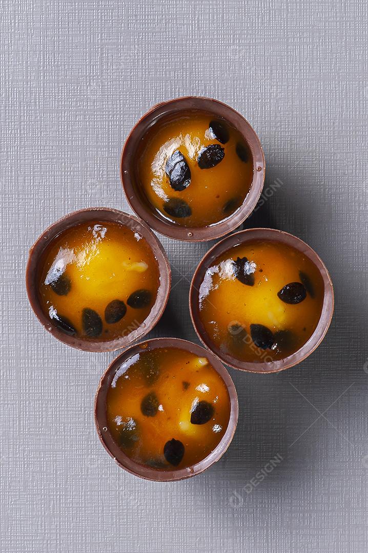 Brigadeiro de maracujá gourmet. Doce típico brasileiro com