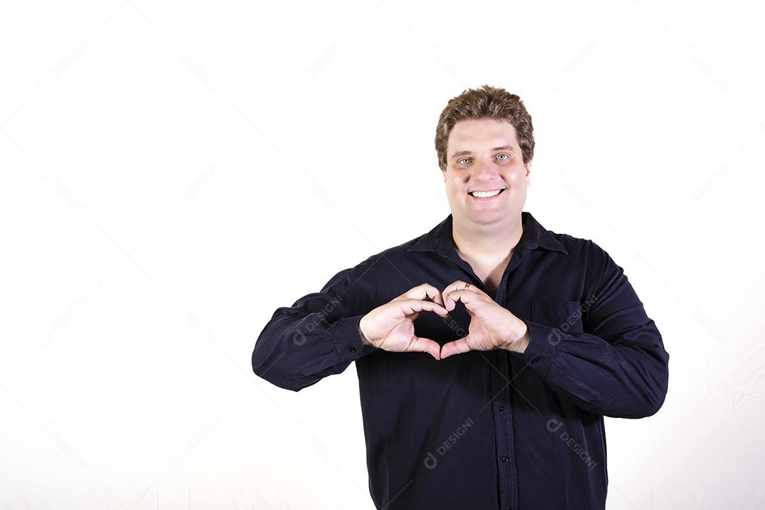 Jovem curvilíneo posando em um fundo branco isolado sorrindo Imagem JPG